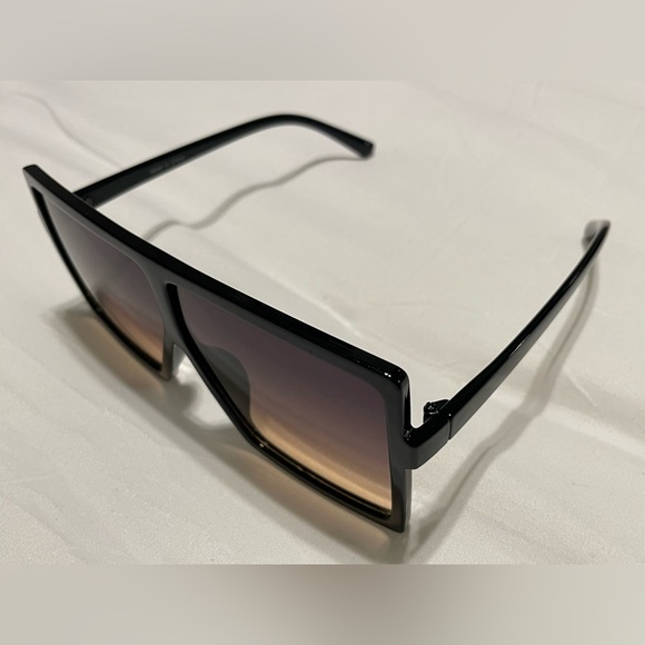 Gradient Oversized Sunglasses - Picture 3 of 6